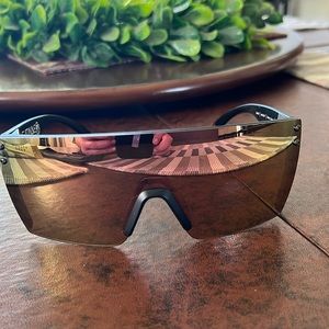 Rose gold HEATWAVE LAZERFACE  sunnies 💕☀️